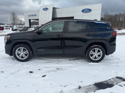 Used 2024 GMC Terrain SLE image 3