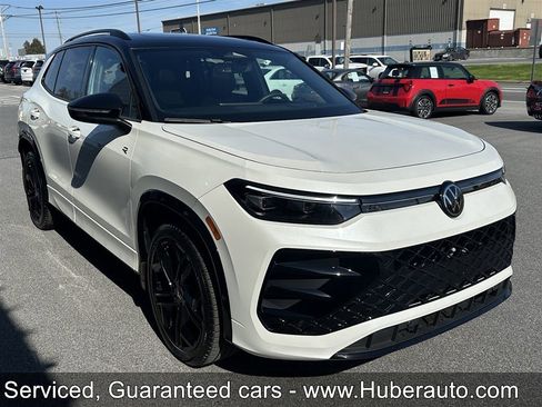 Used 2025 Volkswagen Tiguan SE R-Line image 4