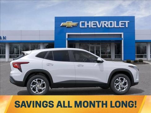 New 2026 Chevrolet Trax LS w/ LS Convenience Package FWD image 5