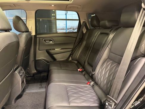 Used 2025 Nissan Rogue Platinum image 21