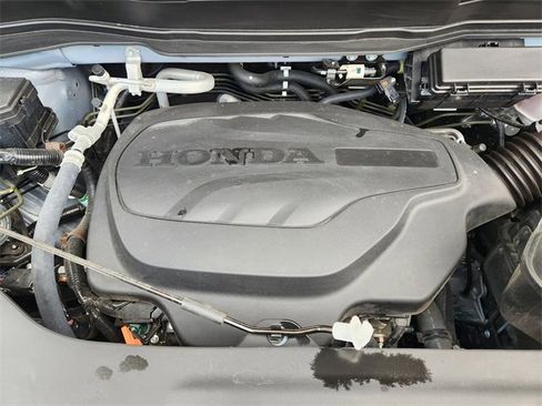 Certified 2025 Honda Ridgeline Sport image 9