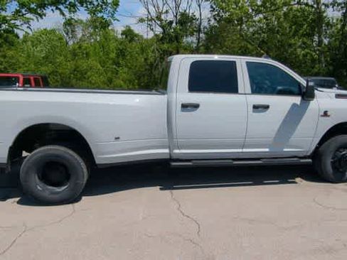 New 2026 RAM 3500 Tradesman AWD/4WD image 9