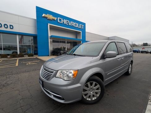 Used 2015 Chrysler Town & Country Touring w/ Driver Convenience Group image 31
