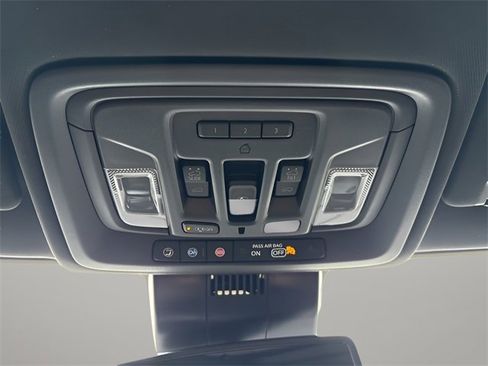 Used 2024 Chevrolet Silverado 1500 High Country image 12