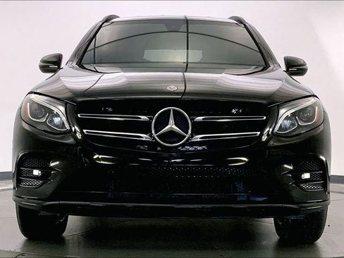 Used 2018 Mercedes-Benz GLC 300 4MATIC image 2