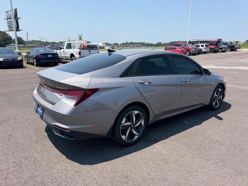Used 2023 Hyundai Elantra SEL w/ Convenience Package FWD image 5