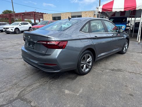 Used 2024 Volkswagen Jetta SE image 5
