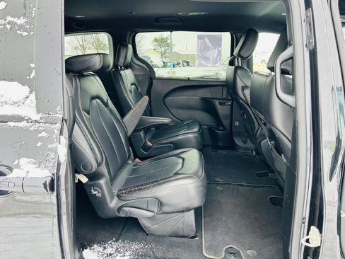Used 2023 Chrysler Pacifica Touring-L w/ S Appearance Package image 30