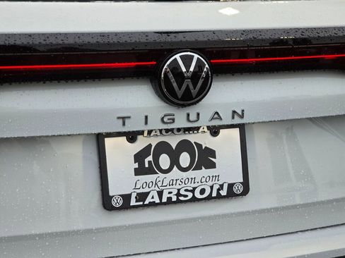 New 2026 Volkswagen Tiguan SE image 16
