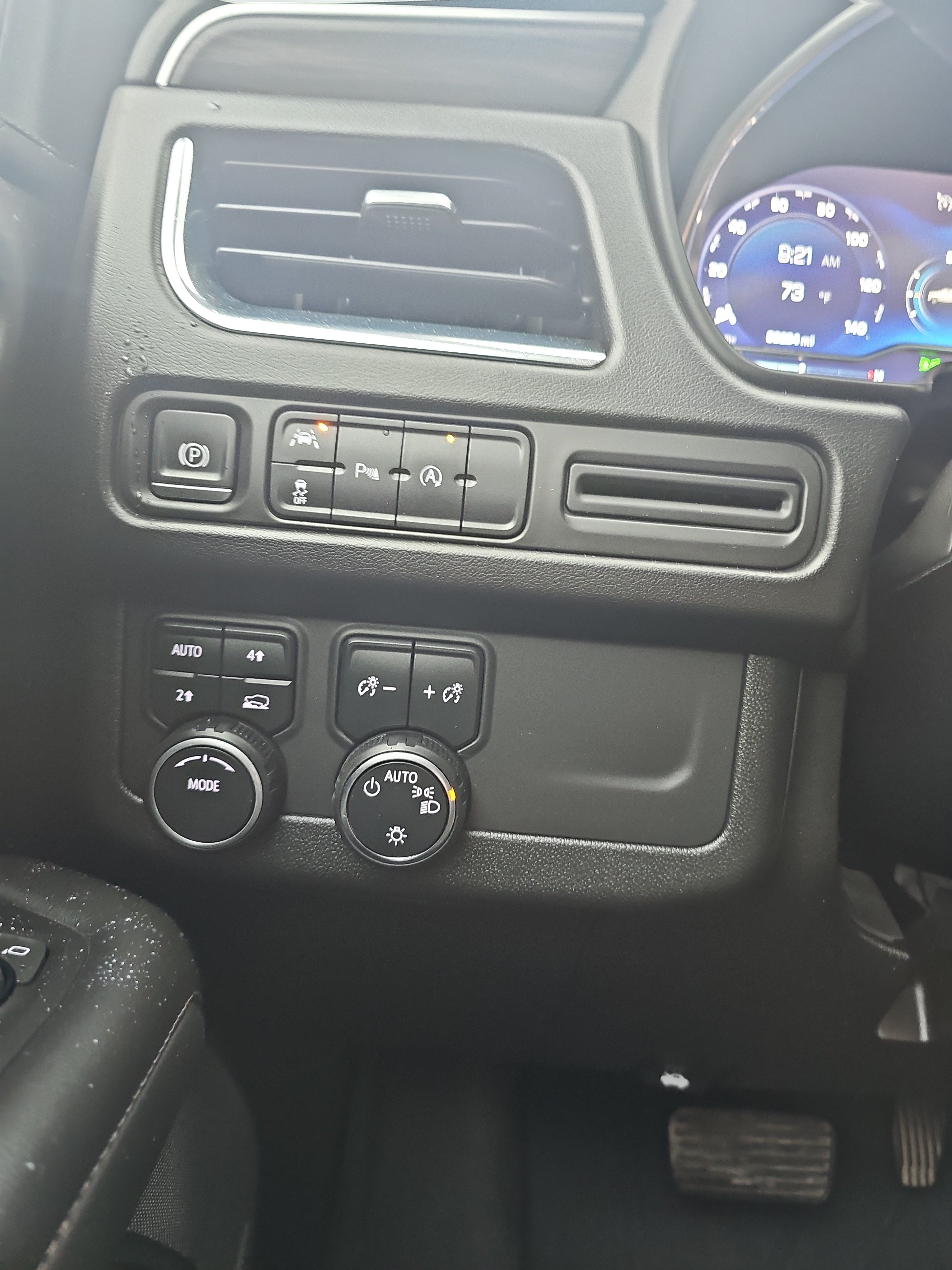 Used 2023 Chevrolet Suburban LT AWD/4WD image 25