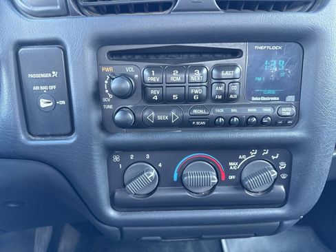 Used 2002 Chevrolet S10 Pickup LS w/ LS Preferred Equipment Group image 18