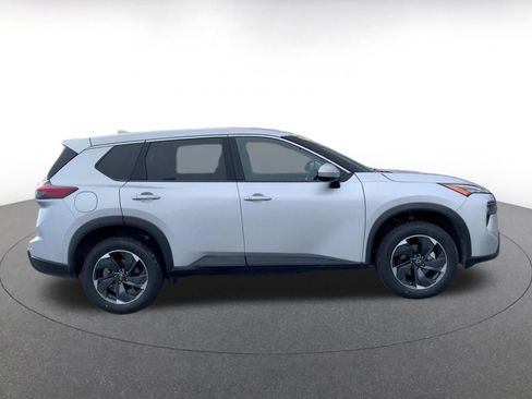 Used 2025 Nissan Rogue SV image 16