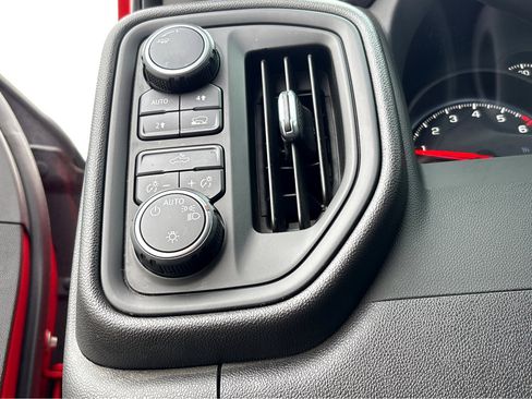 Used 2023 Chevrolet Silverado 1500 Custom image 12