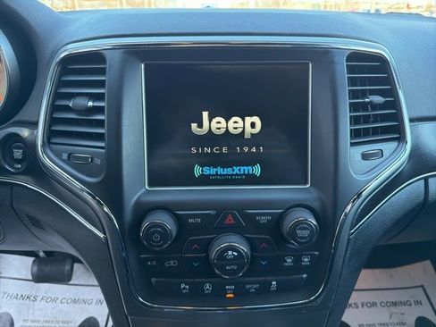 Used 2018 Jeep Grand Cherokee Limited image 25