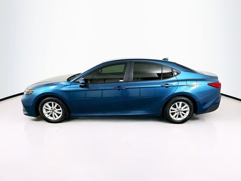 Used 2025 Toyota Camry LE image 4