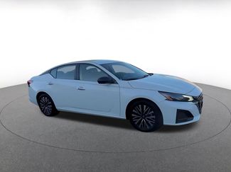 Used 2025 Nissan Altima 2.5 SV FWD video 2