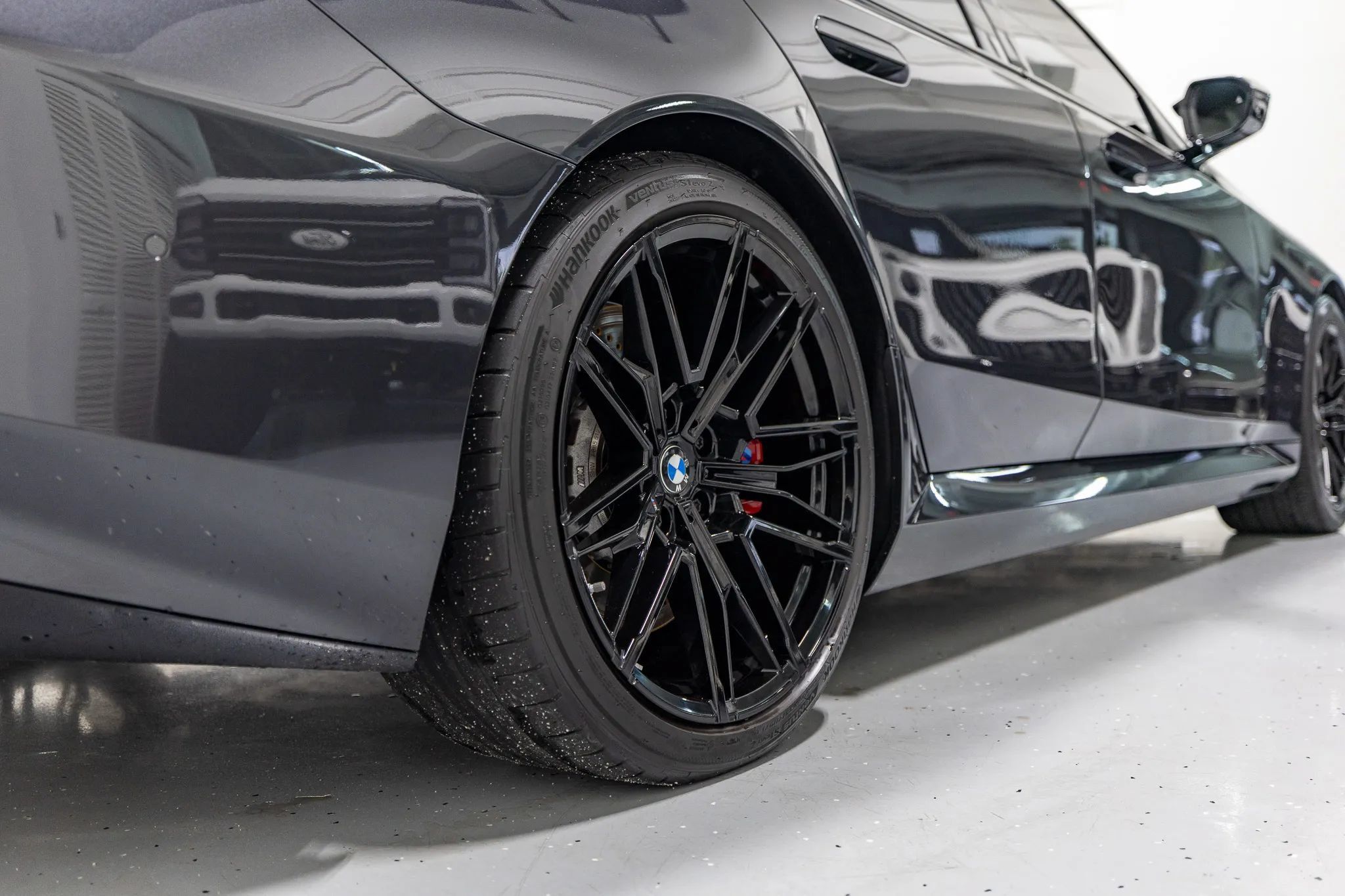 Used 2025 BMW M5 w/ Carbon Package AWD/4WD image 18