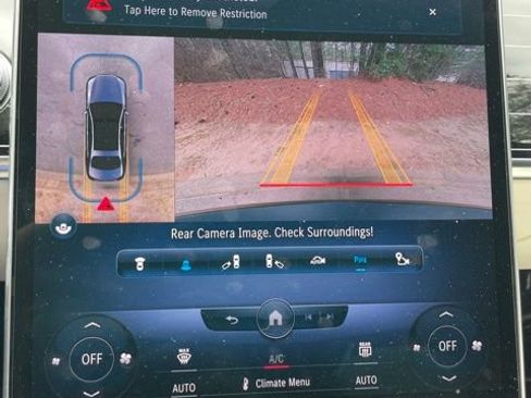 Used 2022 Mercedes-Benz S 580 4MATIC Sedan w/ AMG Line Package image 25