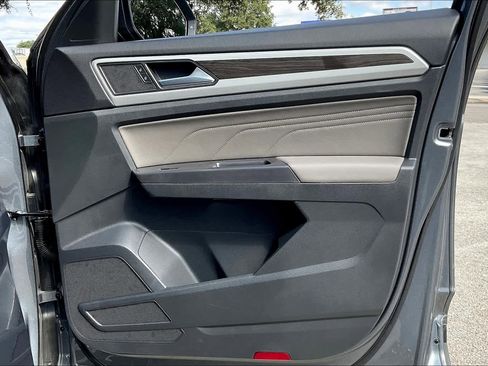 Used 2023 Volkswagen Atlas SE image 21