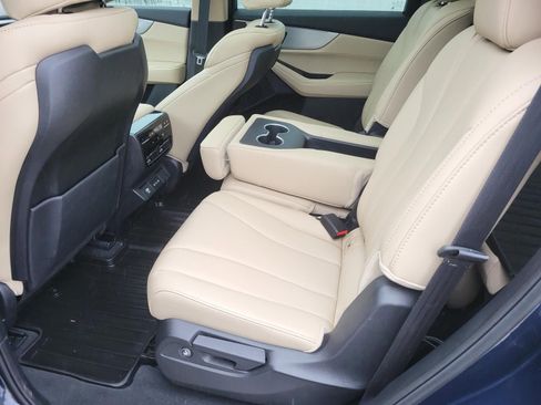 Used 2025 Acura MDX FWD image 12