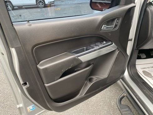 Used 2016 Chevrolet Colorado LT w/ LT Convenience Package image 11