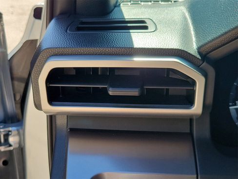 Used 2025 Toyota Tacoma TRD Sport image 32