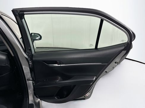 Used 2022 Toyota Camry SE w/ Carpet Mat Package (TMS) image 28