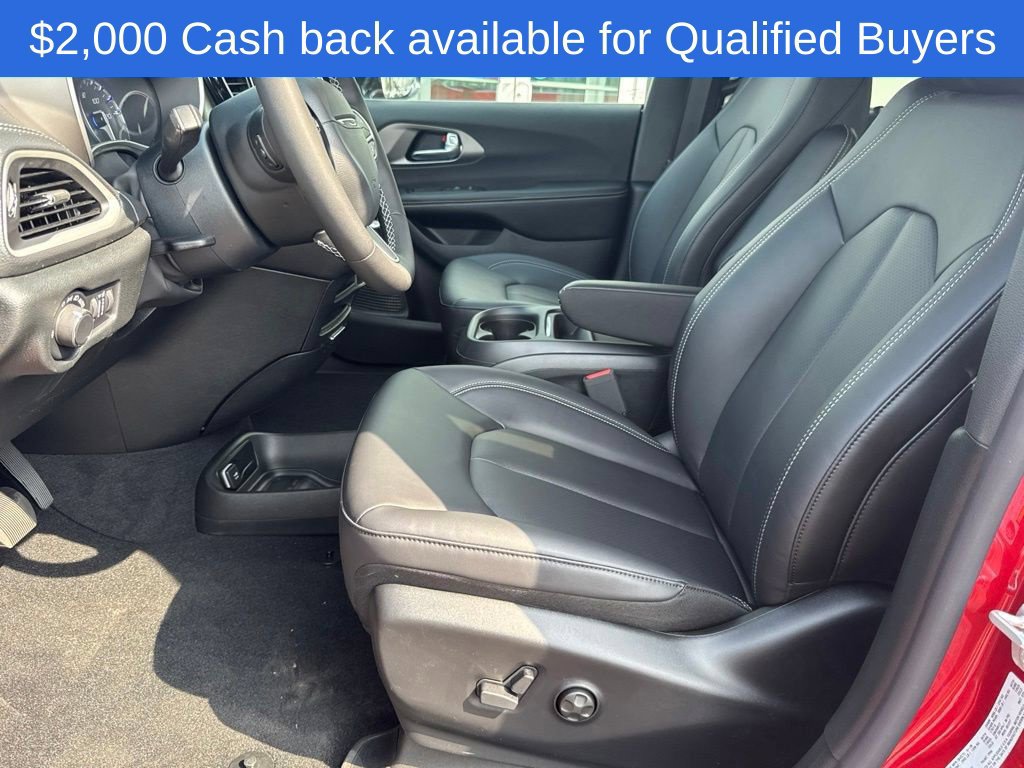 New 2027 Chrysler Pacifica Select FWD image 16