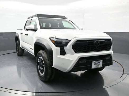 Certified 2024 Toyota Tacoma TRD Off-Road w/ TRD Off Road Premium Package AWD/4WD image 3