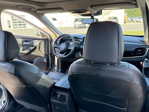 Used 2023 Nissan Rogue SL w/ SL Premium Package image 26