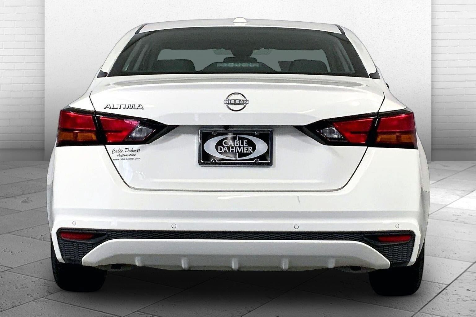 Used 2025 Nissan Altima 2.5 SV FWD image 3