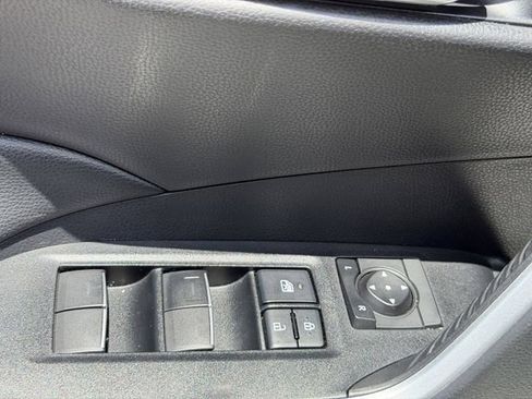 Used 2022 Toyota RAV4 SE AWD/4WD image 22