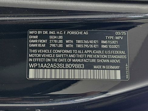 Certified 2025 Porsche Macan image 33