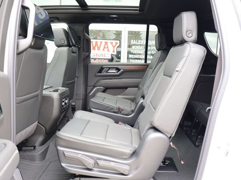 New 2026 GMC Yukon XL Denali w/ Denali Reserve Package AWD/4WD image 28