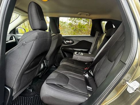 Used 2015 Jeep Cherokee Latitude w/ Comfort/Convenience Group image 15