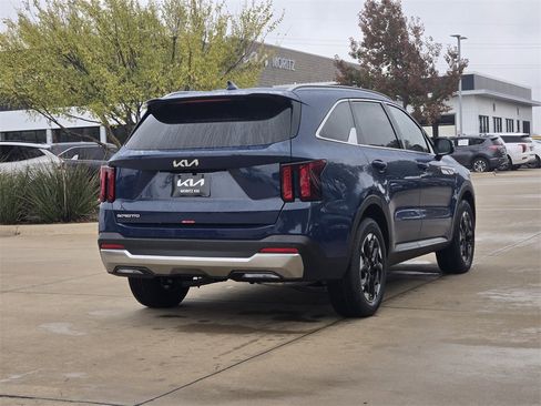 New 2026 Kia Sorento S image 4