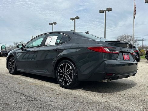 Used 2025 Toyota Camry SE image 3
