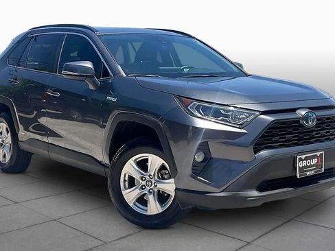 Used 2021 Toyota RAV4 XLE w/ Convenience Package AWD/4WD image 3