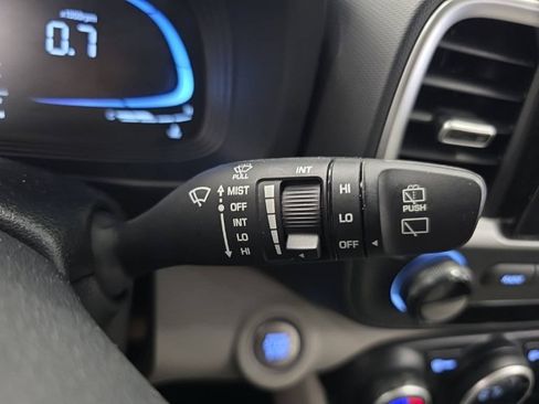 Used 2025 Hyundai Venue SEL FWD image 33
