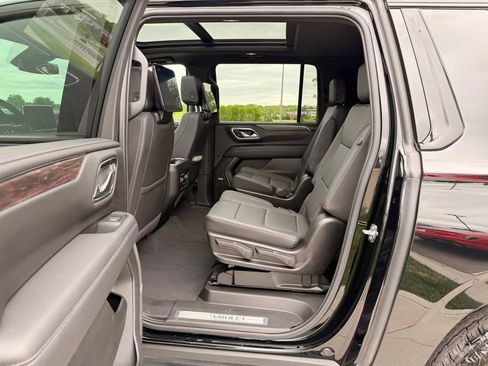 Used 2024 Chevrolet Suburban Z71 w/ Off-Road Capability Package AWD/4WD image 5