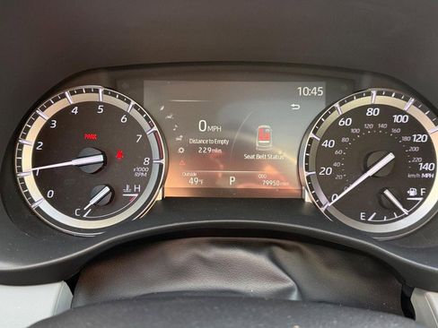 Used 2022 Toyota Highlander XLE image 19