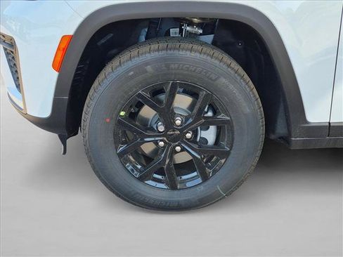 New 2026 Jeep Grand Cherokee Altitude AWD/4WD image 10