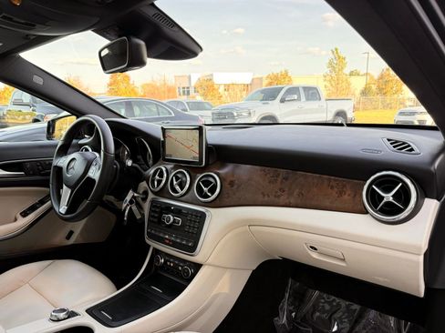 Used 2015 Mercedes-Benz GLA 250 4MATIC image 29