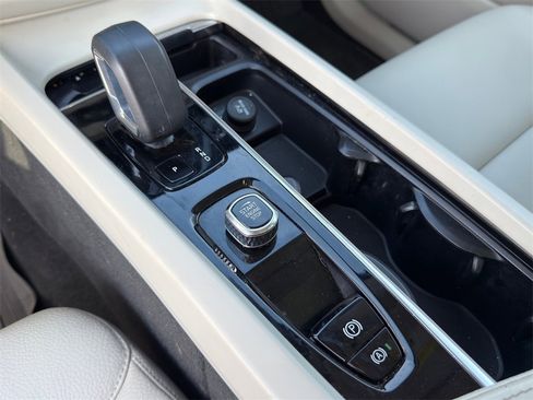 Used 2023 Volvo XC60 B5 Plus w/ Protection Package Premier image 14