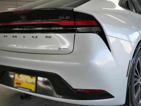 Used 2024 Toyota Prius XLE image 17