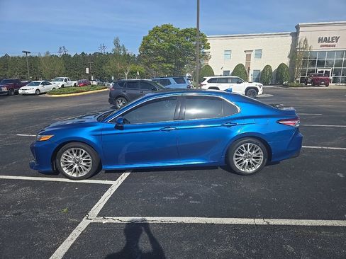 Certified 2020 Toyota Camry XLE image 5