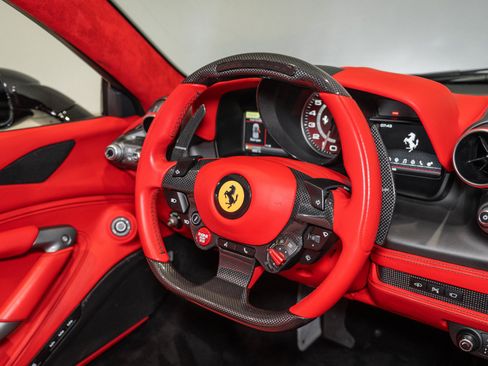 Used 2021 Ferrari F8 Tributo RWD image 27