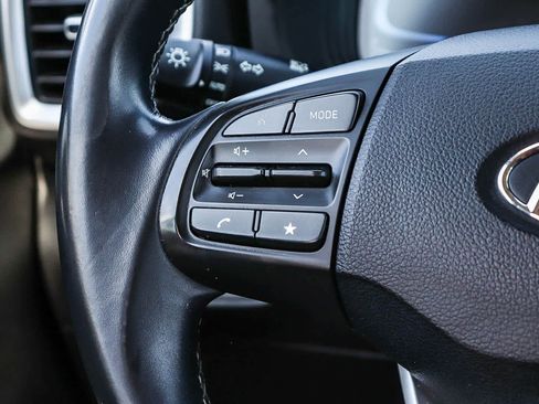 Used 2023 Hyundai Venue SEL FWD image 18