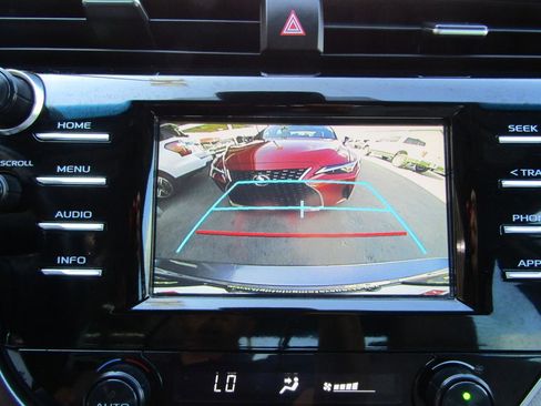 Used 2018 Toyota Camry SE image 16