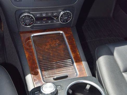 Used 2013 Mercedes-Benz GLK 350 4MATIC image 30